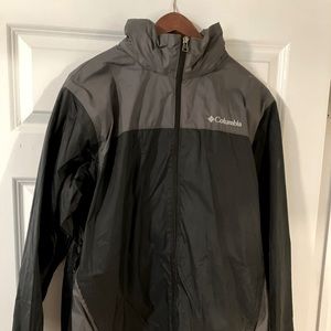 COLUMBIA, Men's Rain Jacket. Black and grey. Size: Medium.